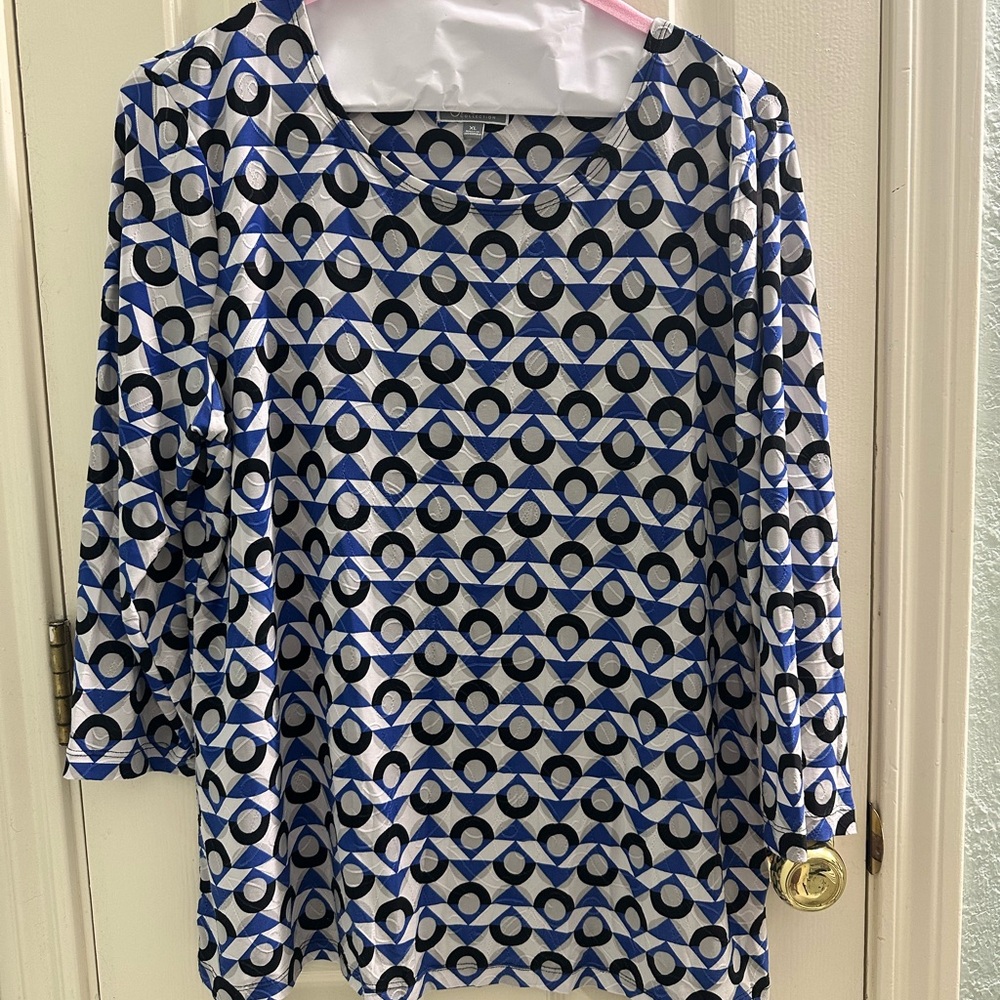 JM Collection Super Stretchy Blue and Black Geometric Top
